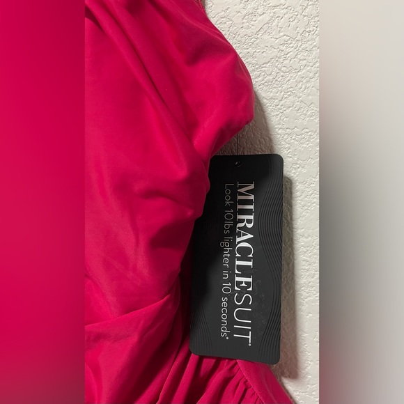 MiracleSuit Women’s Razzle Dazzle Siren One Piece Swimsuit Grenadine Red - Picture 9 of 14